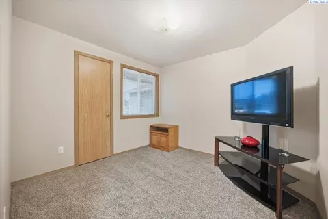 Bedroom - 9703 Percheron Dr, Pasco, WA 99301 photo 7 of 8