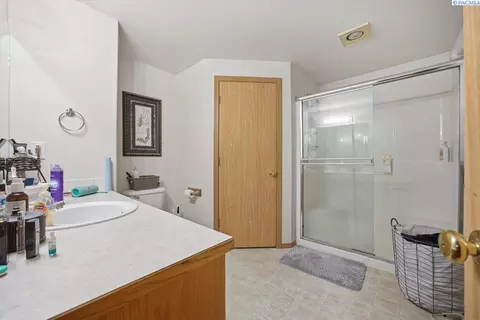Bath - 9703 Percheron Dr, Pasco, WA 99301 photo 1 of 2