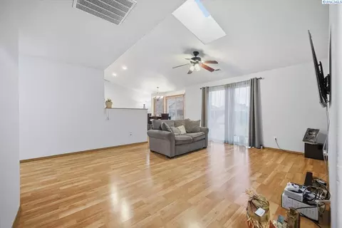 Living - 9703 Percheron Dr, Pasco, WA 99301 photo 3 of 3