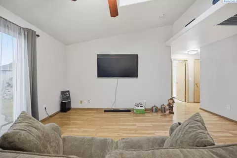 Living - 9703 Percheron Dr, Pasco, WA 99301 photo 2 of 3