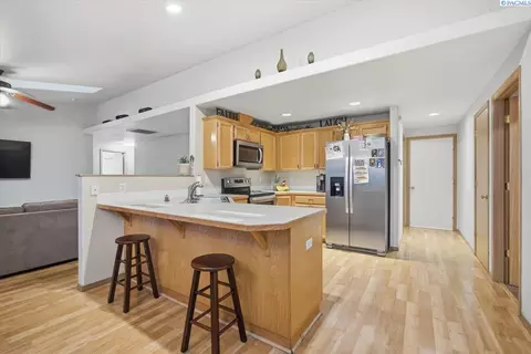 Kitchen - 9703 Percheron Dr, Pasco, WA 99301 photo 1 of 4