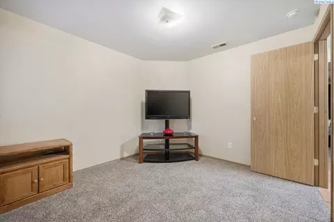 Bedroom - 9703 Percheron Dr, Pasco, WA 99301 photo 8 of 8