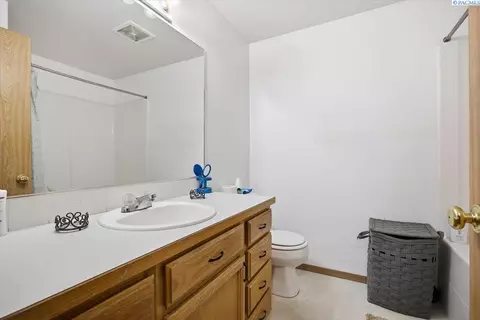 Bath - 9703 Percheron Dr, Pasco, WA 99301 photo 2 of 2