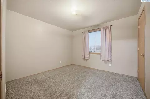 Bedroom - 9703 Percheron Dr, Pasco, WA 99301 photo 4 of 8