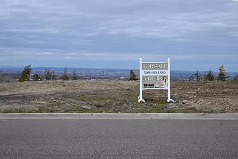 3716 W 49th Ave, Kennewick, WA 99337