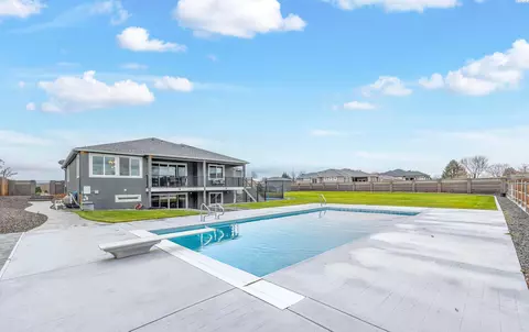 5221 W Richardson Rd, Pasco, WA 99301