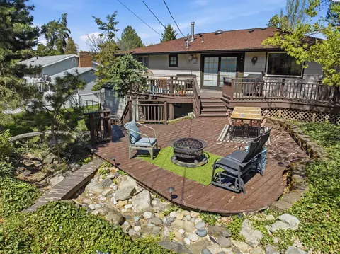 Exterior - 1835 NW Turner Dr, Pullman, WA 99163 photo 5 of 11