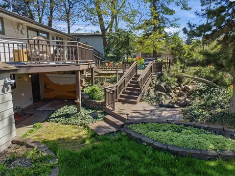 Exterior - 1835 NW Turner Dr, Pullman, WA 99163 photo 6 of 11