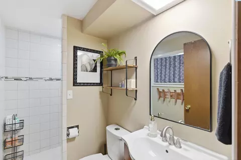 Bath - 1835 NW Turner Dr, Pullman, WA 99163 photo 3 of 3