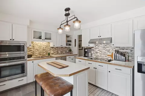 Kitchen - 1835 NW Turner Dr, Pullman, WA 99163 photo 2 of 3