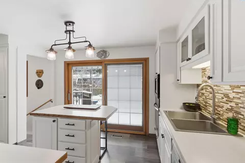 Kitchen - 1835 NW Turner Dr, Pullman, WA 99163 photo 1 of 3