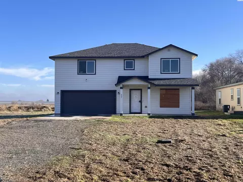 807 S 6th St, Mabton, WA 98935