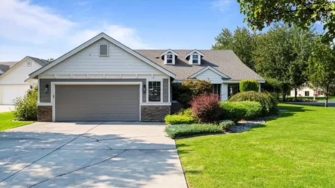 1 Dahlia Ct, Pasco, WA 99301