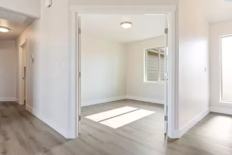Entry Way - 6809 Brooks Ave, Pasco, WA 99301 photo 2 of 2