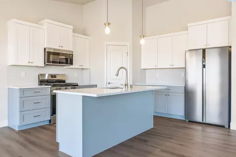 Kitchen - 6809 Brooks Ave, Pasco, WA 99301 photo 1 of 3