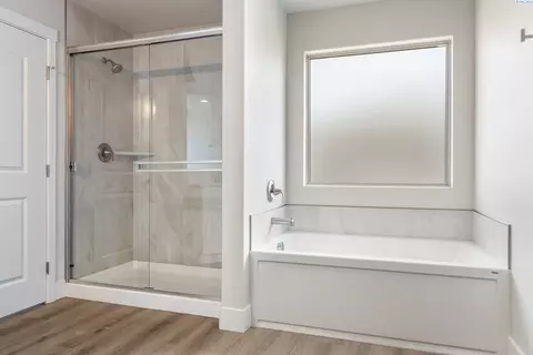 Bath - 6809 Brooks Ave, Pasco, WA 99301 photo 1 of 2