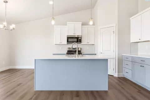 Kitchen - 6809 Brooks Ave, Pasco, WA 99301 photo 2 of 3