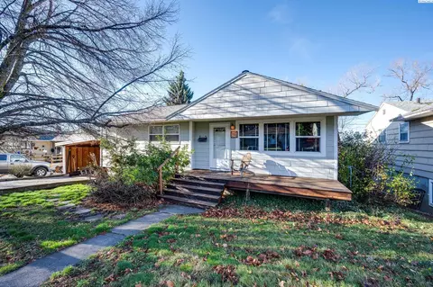 1035 NW Clifford St, Pullman, WA 99163 photo 2