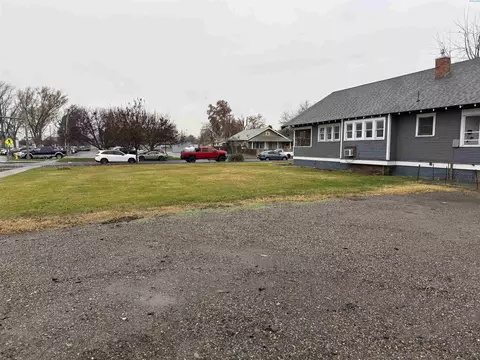 Exterior - 705 W Park St, Pasco, WA 99301 photo 2 of 4