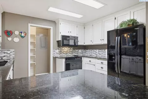 2416 Road 60, Pasco, WA 99301 photo 12