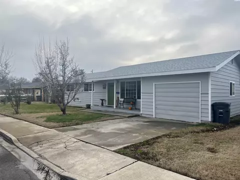 1427 S 7th St, Sunnyside, WA 98944