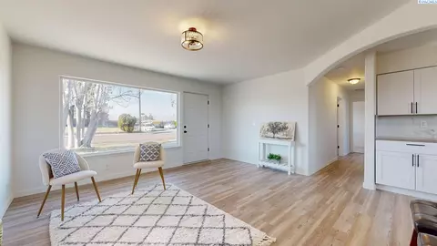 1403 N 16th Ave, Pasco, WA 99301 photo 2