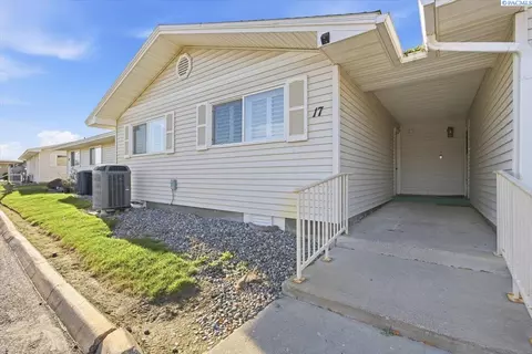 4203 W Kennewick Ave #17, Kennewick, WA 99336