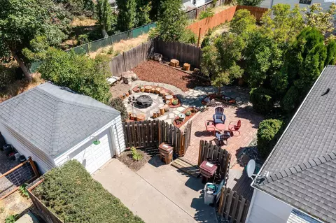 Exterior - 410 SE Dexter St, Pullman, WA 99163 photo 10 of 15