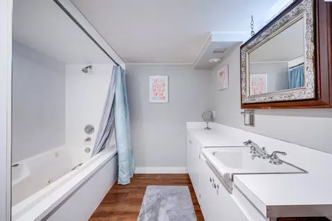 Bath - 410 SE Dexter St, Pullman, WA 99163 photo 2 of 2