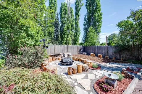 Exterior - 410 SE Dexter St, Pullman, WA 99163 photo 3 of 15