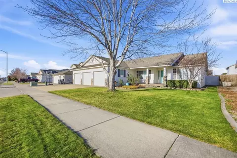 8415 Lancaster Dr, Pasco, WA 99301 photo 1