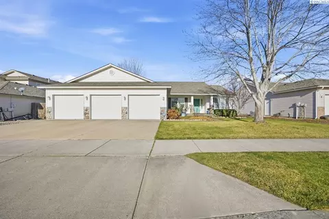 8415 Lancaster Dr, Pasco, WA 99301 photo 2
