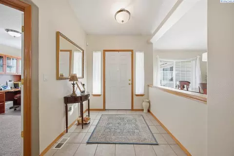 8415 Lancaster Dr, Pasco, WA 99301 photo 3