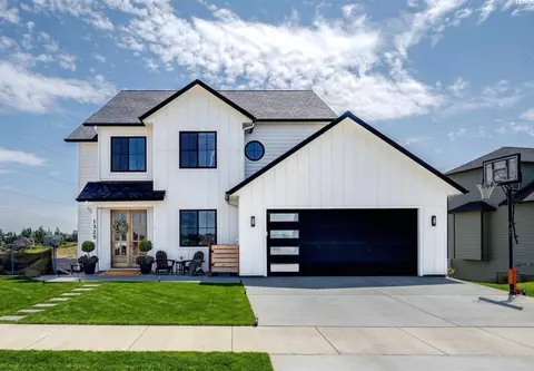 1325 SW Panorama Dr, Pullman, WA 99163