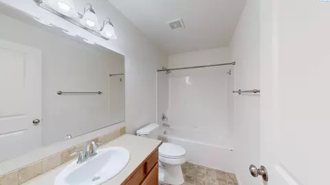 Bath - 1420 SW Panorama, Pullman, WA 99163 photo 3 of 3