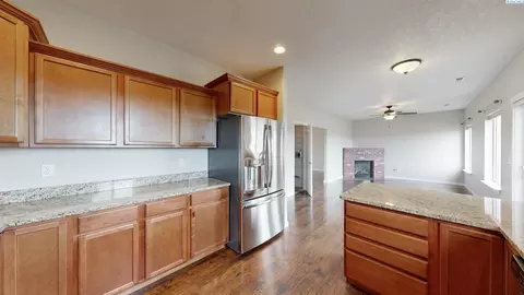 Kitchen - 1420 SW Panorama, Pullman, WA 99163 photo 2 of 2