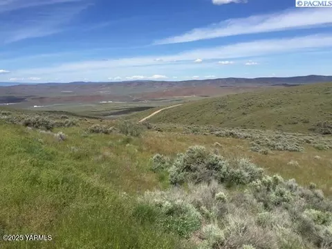 Nka Roza Hill Dr N Of, Yakima, WA 98901
