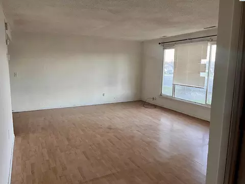 Living - 621 N 20th Ave, Pasco, WA 99301 photo 2 of 2