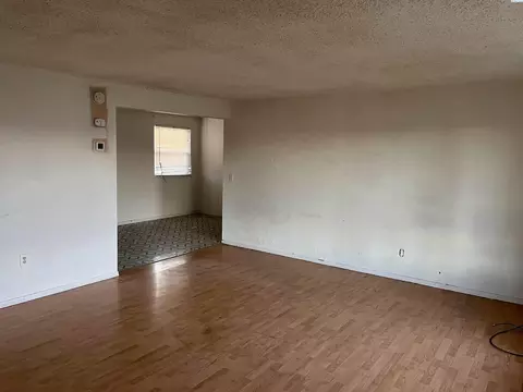 Living - 621 N 20th Ave, Pasco, WA 99301 photo 1 of 2