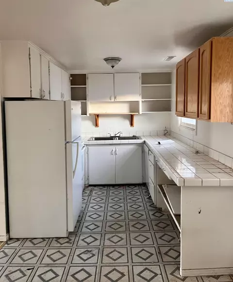 Kitchen - 621 N 20th Ave, Pasco, WA 99301 photo 1 of 1