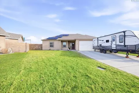 2325 Famville Ct, Pasco, WA 99301