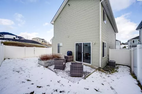 Exterior - 1427 SW Bunchgrass, Pullman, WA 99163 photo 3 of 6