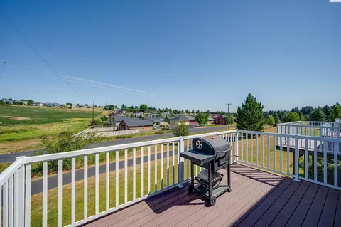1282 SW Selway Ln, Pullman, WA 99163 photo 2