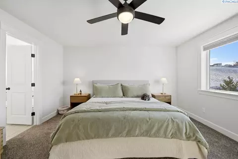 Bedroom - 825 SW Iyla Ct, Pullman, WA 99163 photo 3 of 8