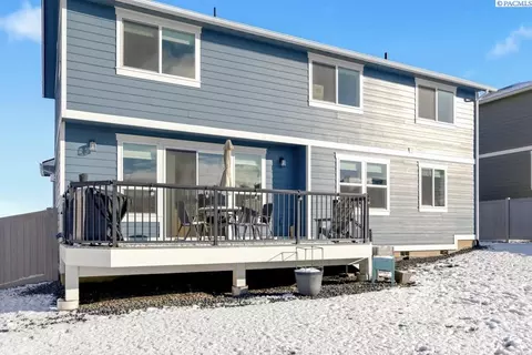 Exterior - 825 SW Iyla Ct, Pullman, WA 99163 photo 3 of 8