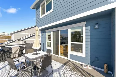 Exterior - 825 SW Iyla Ct, Pullman, WA 99163 photo 5 of 8