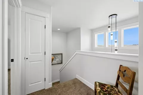 Entry Way - 825 SW Iyla Ct, Pullman, WA 99163 photo 4 of 4