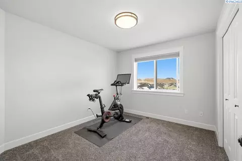 Bedroom - 825 SW Iyla Ct, Pullman, WA 99163 photo 8 of 8