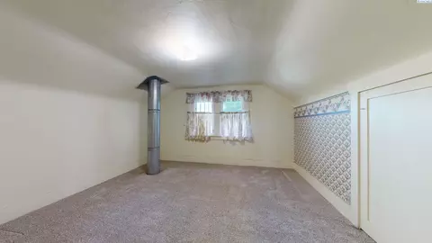 Bedroom - 625 NW State St, Pullman, WA 99163 photo 3 of 5