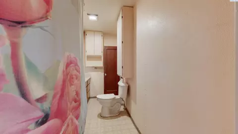 Bath - 625 NW State St, Pullman, WA 99163 photo 2 of 2